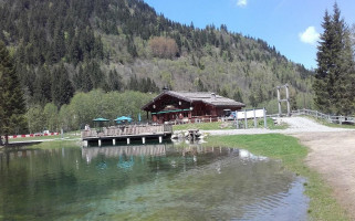 Le Chalet Du Lac outside