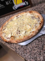 Roux'lette A Pizza food