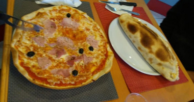 Ar Rwan Pizza food