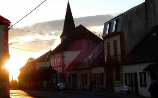 Le Cheval Blanc outside