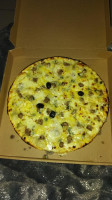 Aubi Pizza food