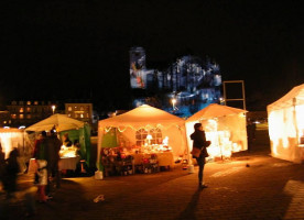 La Perle Du Mans outside