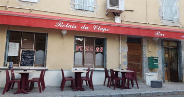 Le Relais Du Claps outside