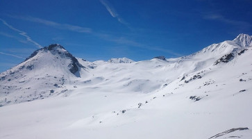 Refuge De La Coire outside