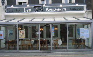 La Table Et L'hôtel Des Aviateurs outside