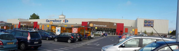 Carrefour Condé Sur L'escaut outside