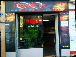 Pizz'adorée outside