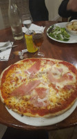 Pizza U.revola food