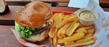 Yellow Bus Burger Beaune food