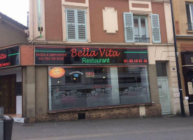 Bella Vita outside