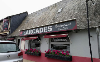 Les Arcades outside