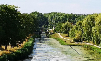 Auberge du Pont-Canal outside