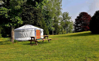 Domaine Du Balbuzard Location Gite Bulle Insolite Atypique Lac Etang Peche Camping Hebergement Cabane Maison De Hobbit Massif Central Vulcania Auvergne Puy-de-dome outside