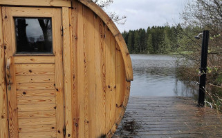 Domaine Du Balbuzard Location Gite Bulle Insolite Atypique Lac Etang Peche Camping Hebergement Cabane Maison De Hobbit Massif Central Vulcania Auvergne Puy-de-dome outside
