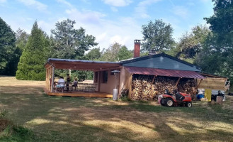 Domaine Du Balbuzard Location Gite Bulle Insolite Atypique Lac Etang Peche Camping Hebergement Cabane Maison De Hobbit Massif Central Vulcania Auvergne Puy-de-dome outside