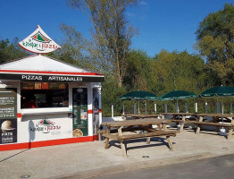 Le Kiosque A Pizzas outside