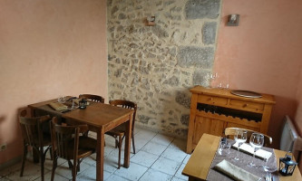 Le Clos Des Aromes inside