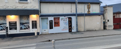 Pizz Alpha outside