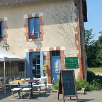 Auberge De L'etang Du Puits outside