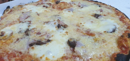 Pizza La Speciale food