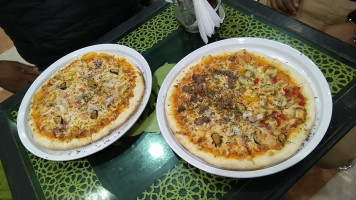 Au Fathi Pizzeria food