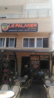 Le Palmier outside