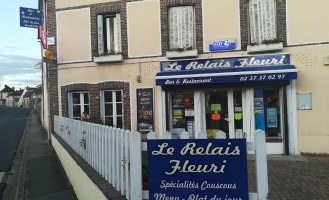 Le Relais Fleuri outside