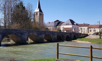 Du Pont De Cry outside