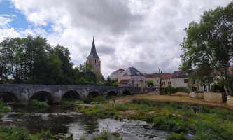 Du Pont De Cry outside