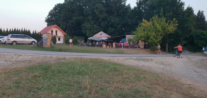 Obcerstveni Pekna Dira Extérieur