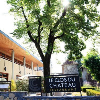 Le Clos Du Chateau outside