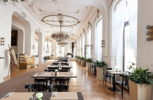 Praha À l'intérieur