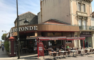 La Rotonde outside