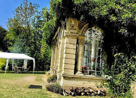 Chateau D'aubry du Hainaut outside