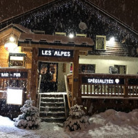 Des Alpes Bar Restaurant outside