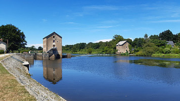 La Halte Fluviale outside