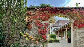 Hostellerie de Levernois outside