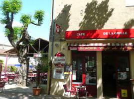 CAFE DE LA GRILLE outside