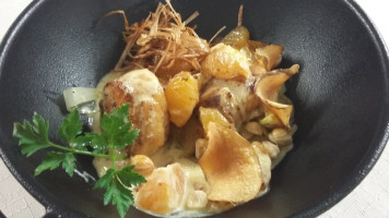 Au Chapeau Rouge food