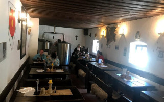 Památník, Pivovar, Hradní Restaurace A Muzeum Vítek Z Prčice À l'intérieur