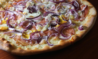 Pizza Postřižín food