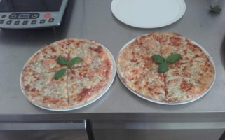 Pizzerie Pivnice U Divadla food