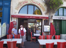 Cote Jardin outside