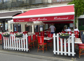 Cote Jardin outside