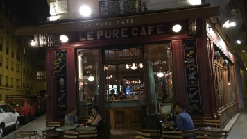 Le Pure Cafe inside