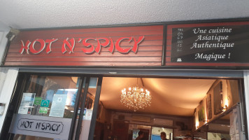 Hot N Spicy outside