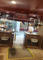 Patisserie Georges Larnicol inside