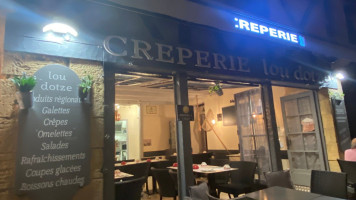 Creperie Lou Dotze inside