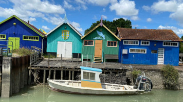 La Cabane Du Sans Souci outside