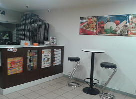 La Pizza Sarl inside